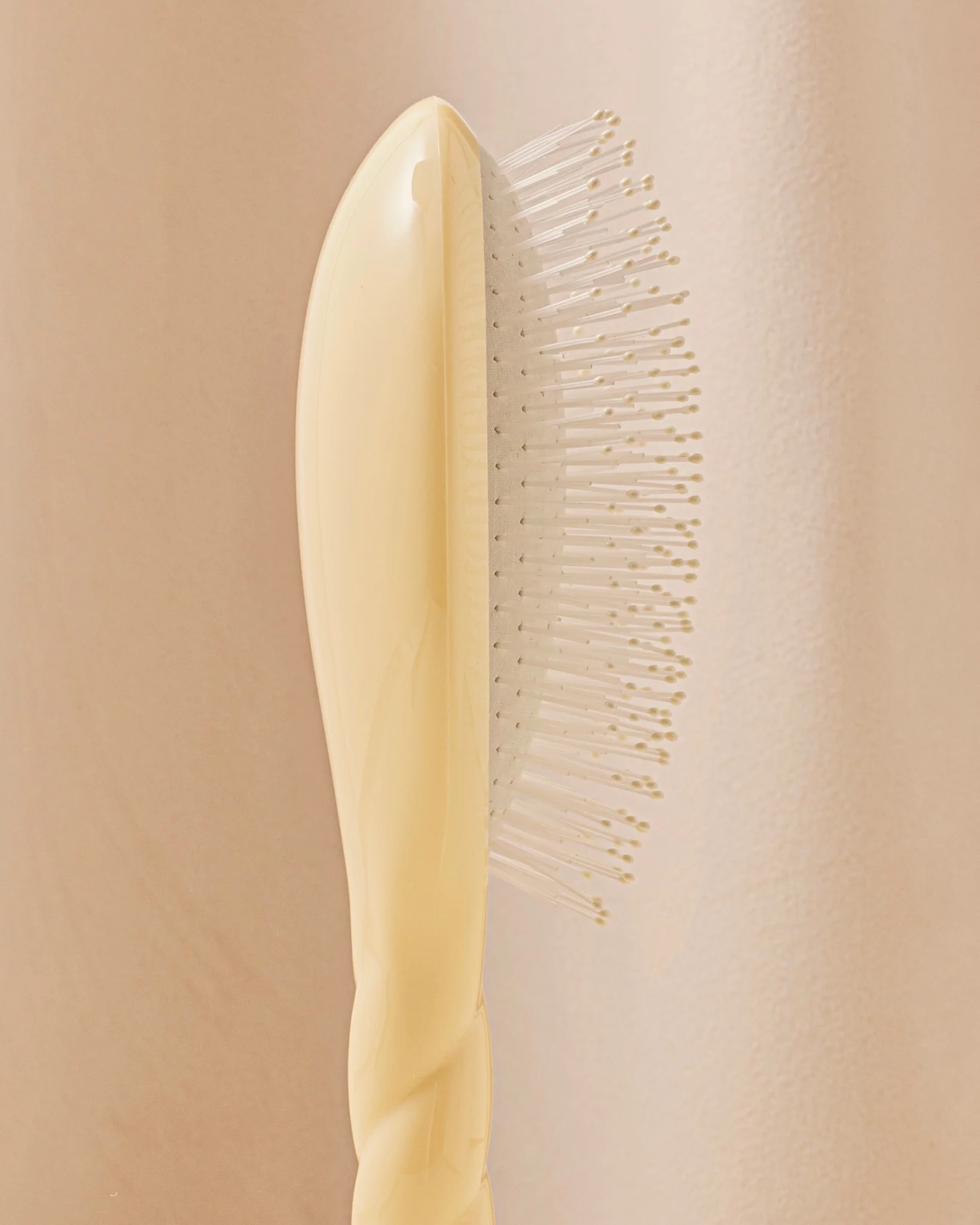 N.04 La Brosse Démêlante & Massante La Miracle Ivoire Cair - Image 3