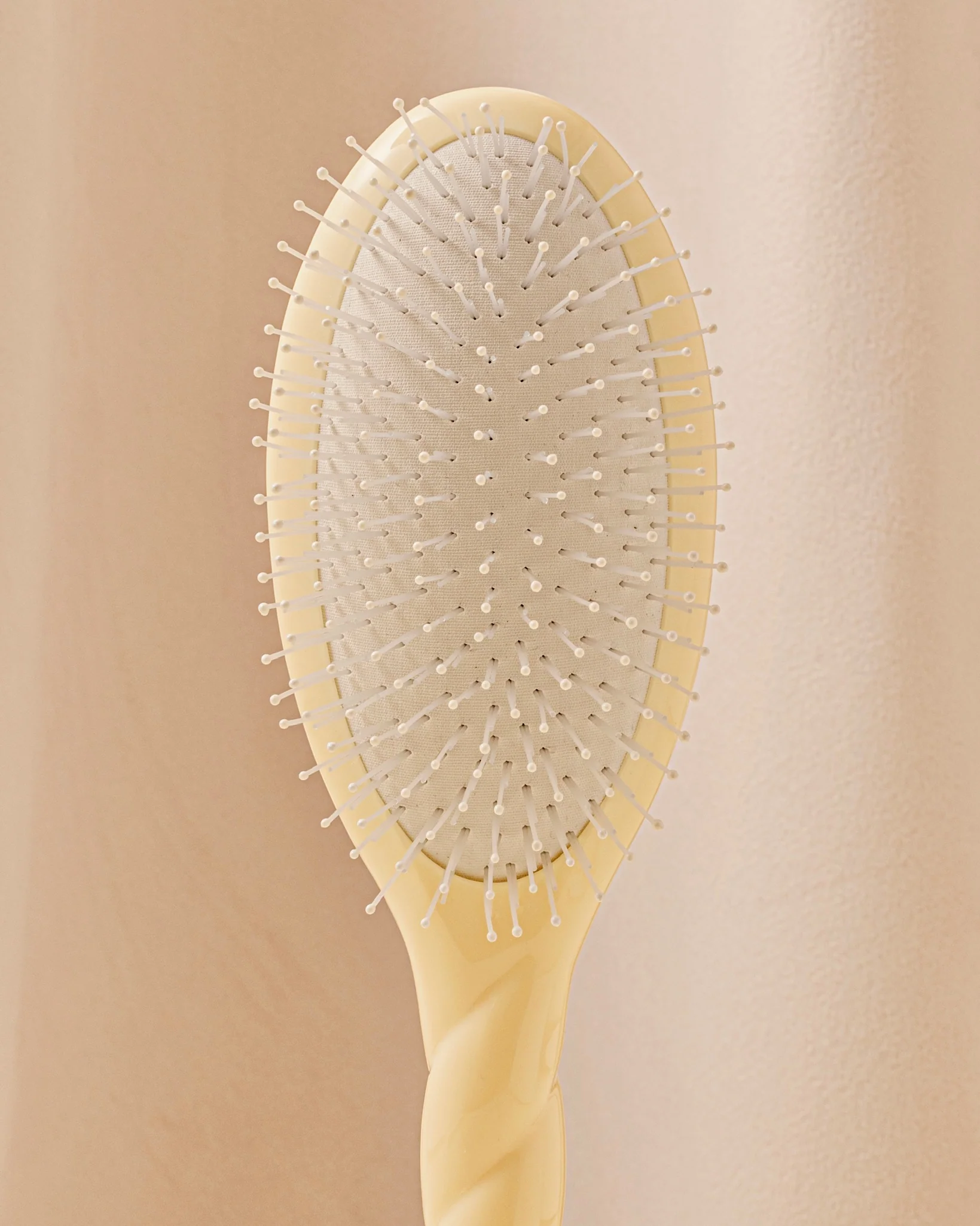 N.04 La Brosse Démêlante & Massante La Miracle Ivoire Cair - Image 4