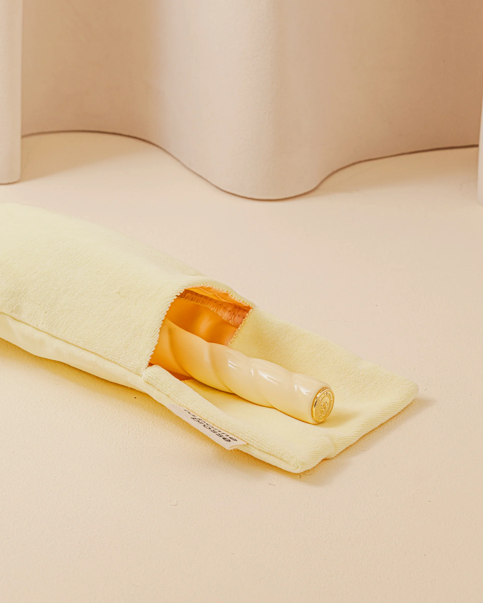 N.04 La Brosse Démêlante & Massante La Miracle Ivoire Cair - Image 5