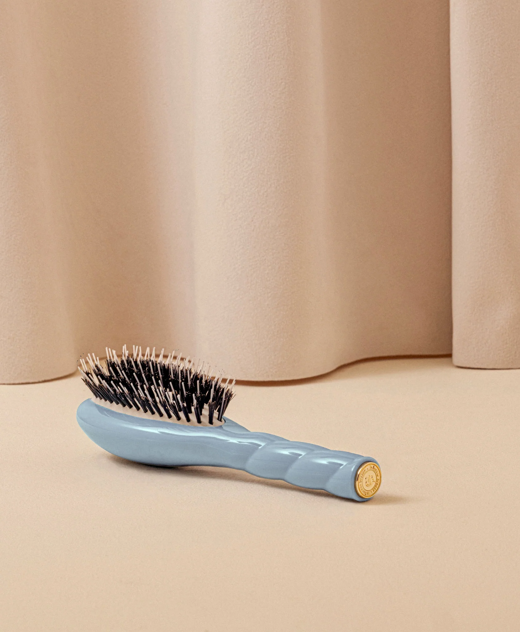 N.02 La Petite Brosse Démêlante & Soin l'Indispensable Bleu Ciel - Image 5