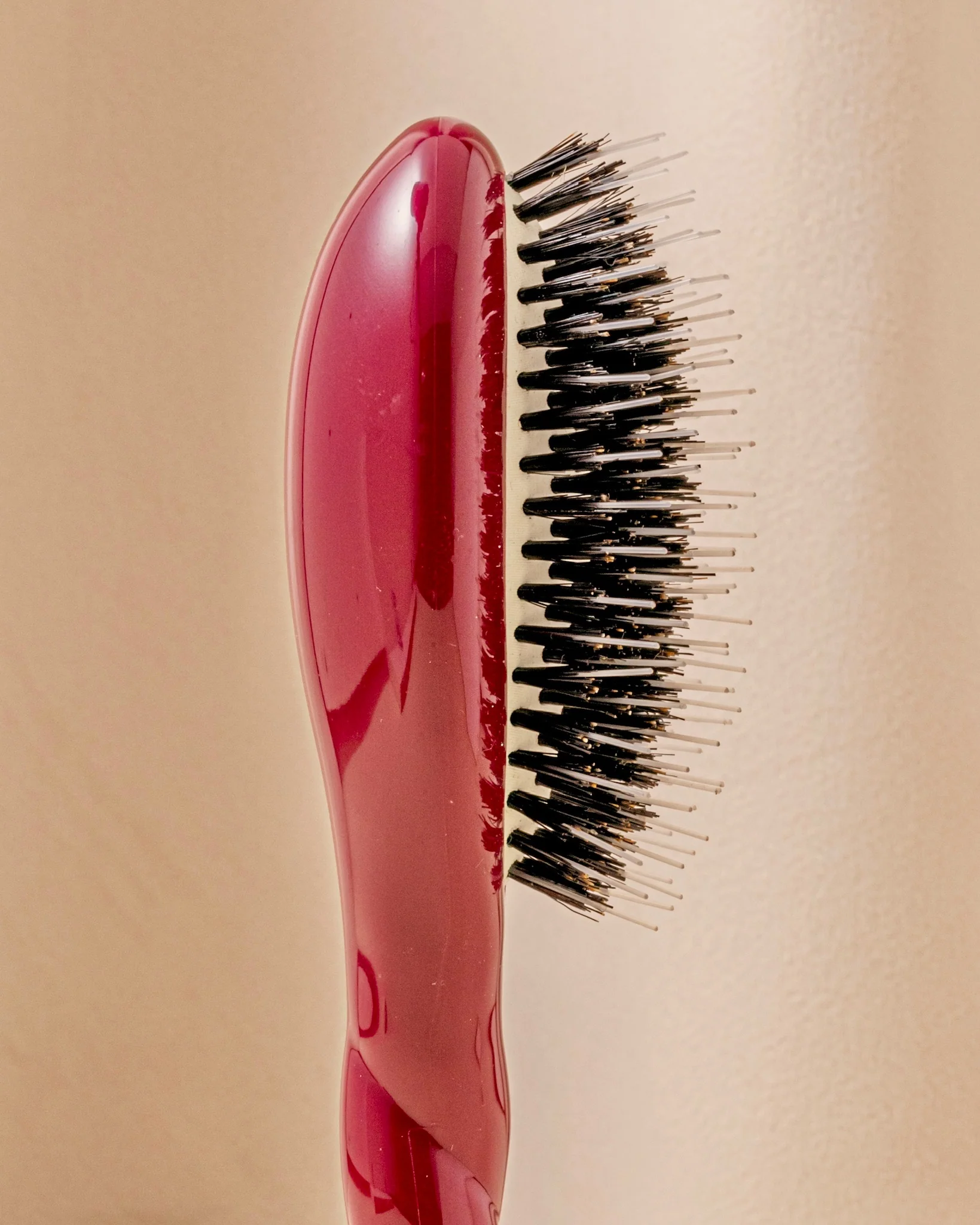 N.02 La Petite Brosse Démêlante & Soin l'Indispensable Rouge Cerise - Image 3
