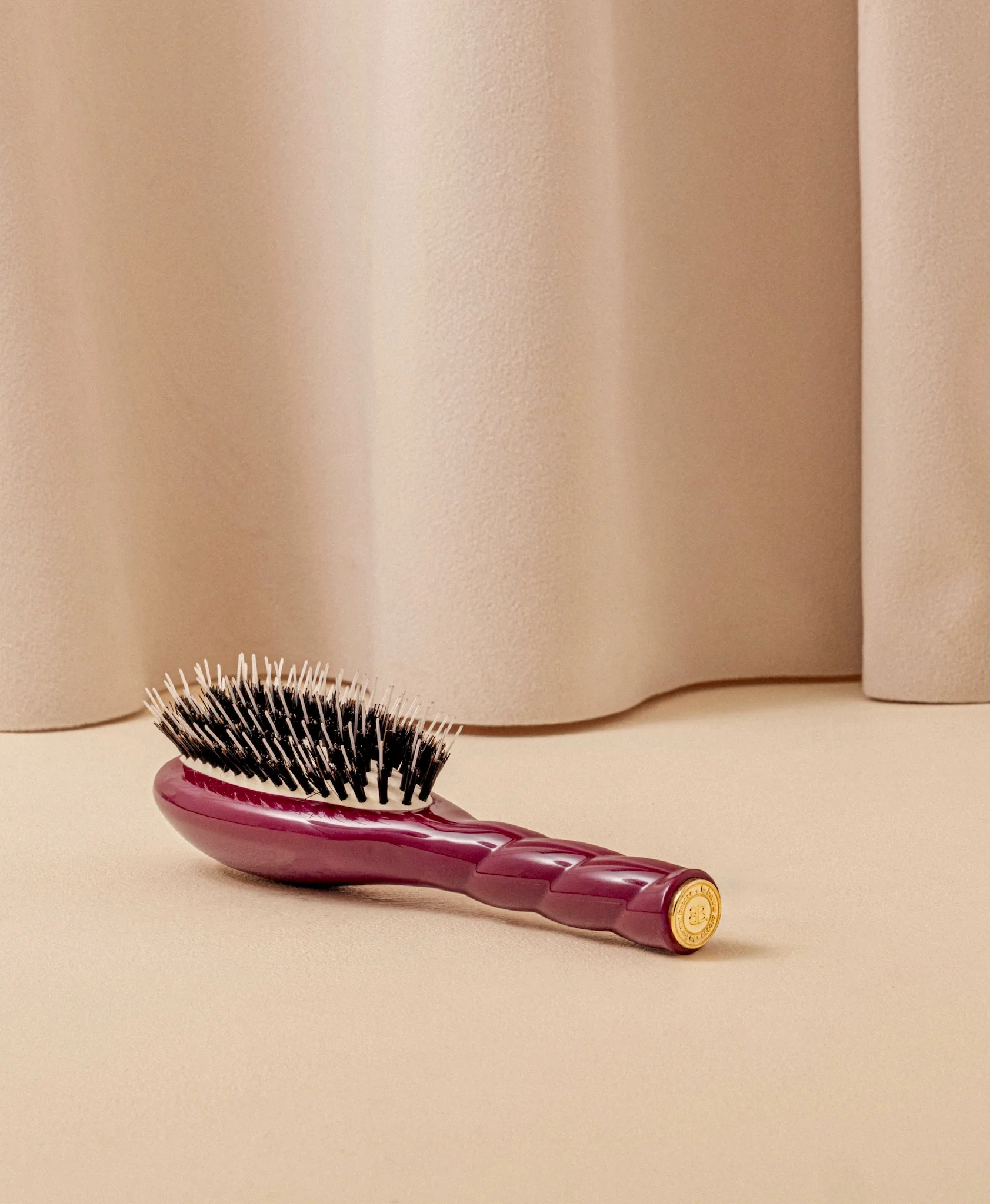 N.02 La Petite Brosse Démêlante & Soin l'Indispensable Rouge Cerise - Image 5