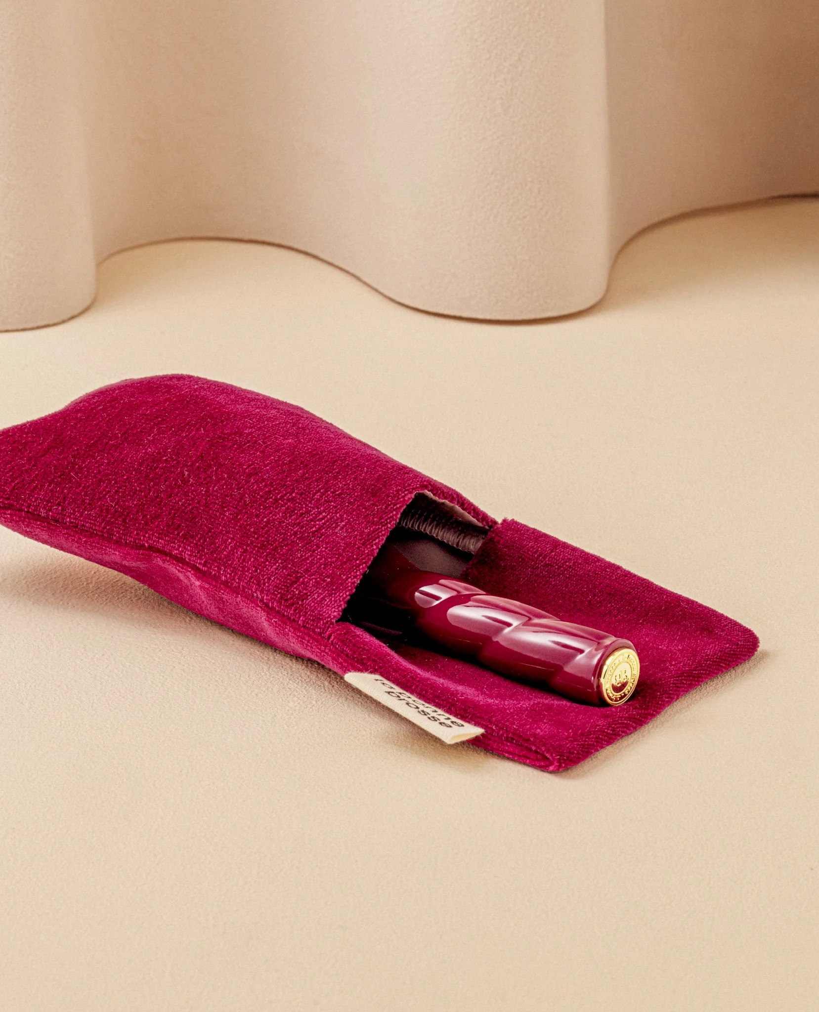 N.02 La Petite Brosse Démêlante & Soin l'Indispensable Rouge Cerise - Image 6