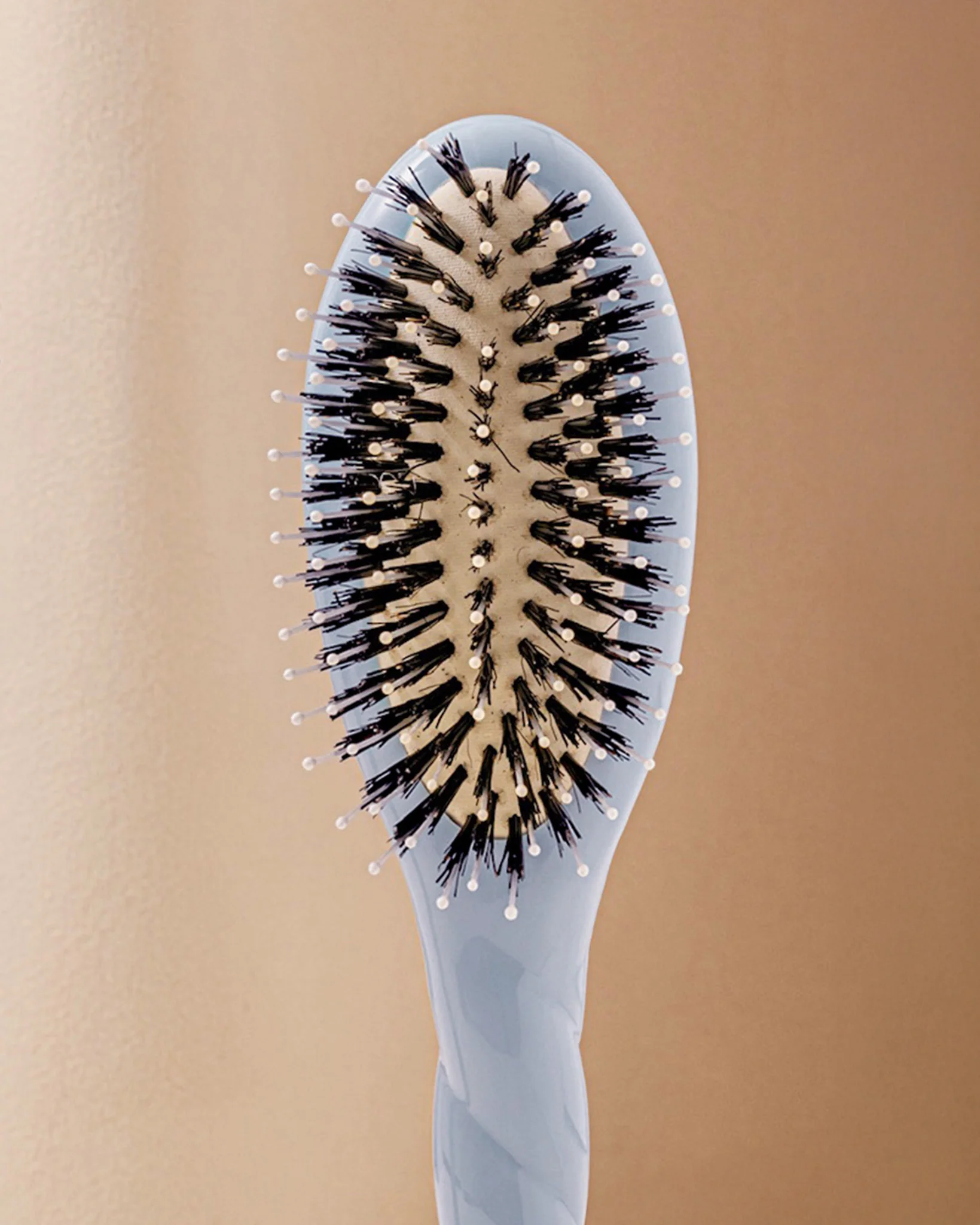 N.03 La Petite Brosse Cuir Chevelu Sensible l'Indispensable Douceur Bleu Ciel - Image 4