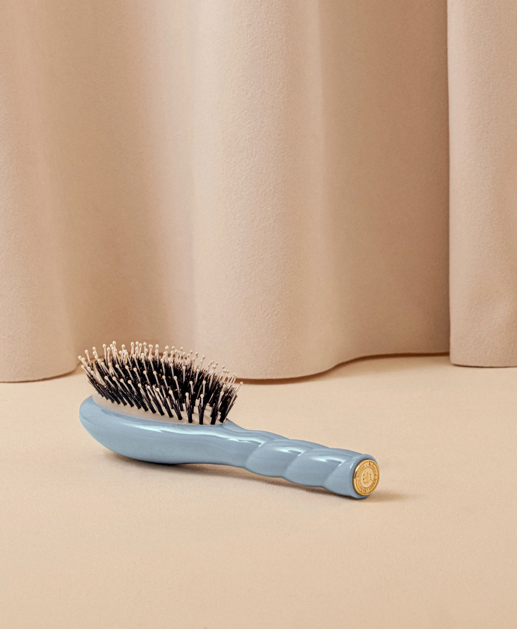 N.03 La Petite Brosse Cuir Chevelu Sensible l'Indispensable Douceur Bleu Ciel - Image 5