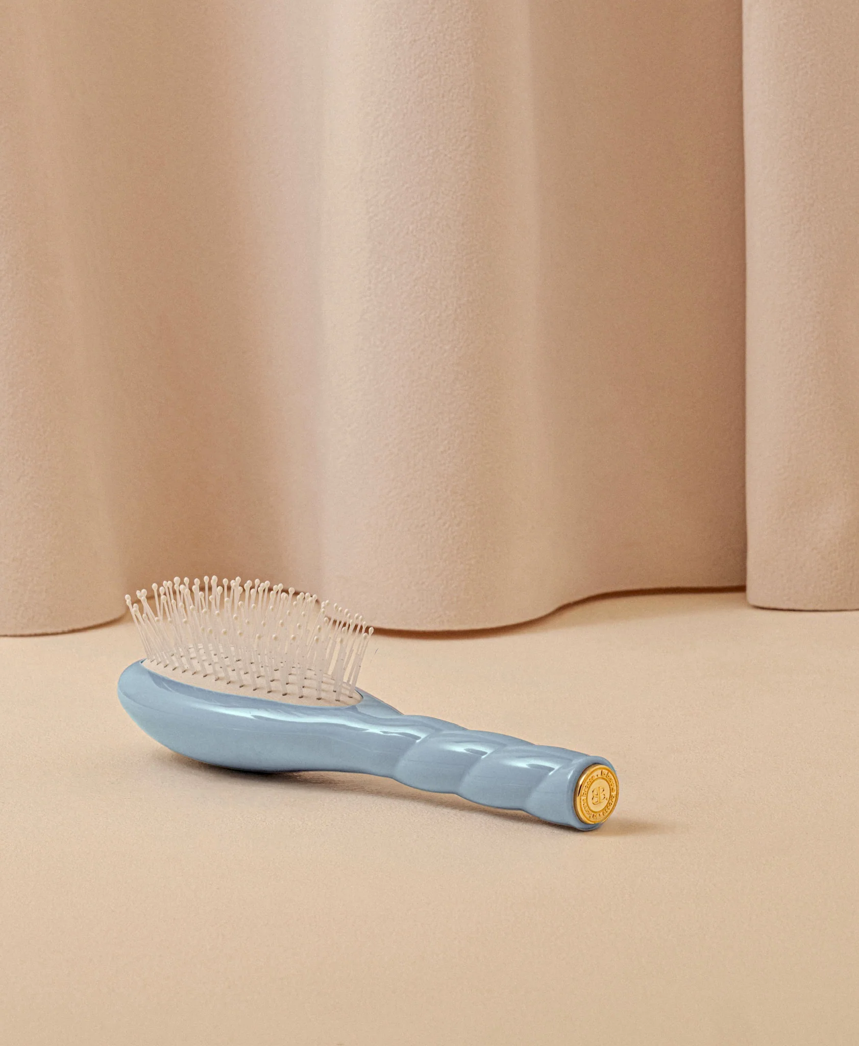 N.04 La Petite Brosse Démêlante & Massante La Miracle Bleu Ciel - Image 5