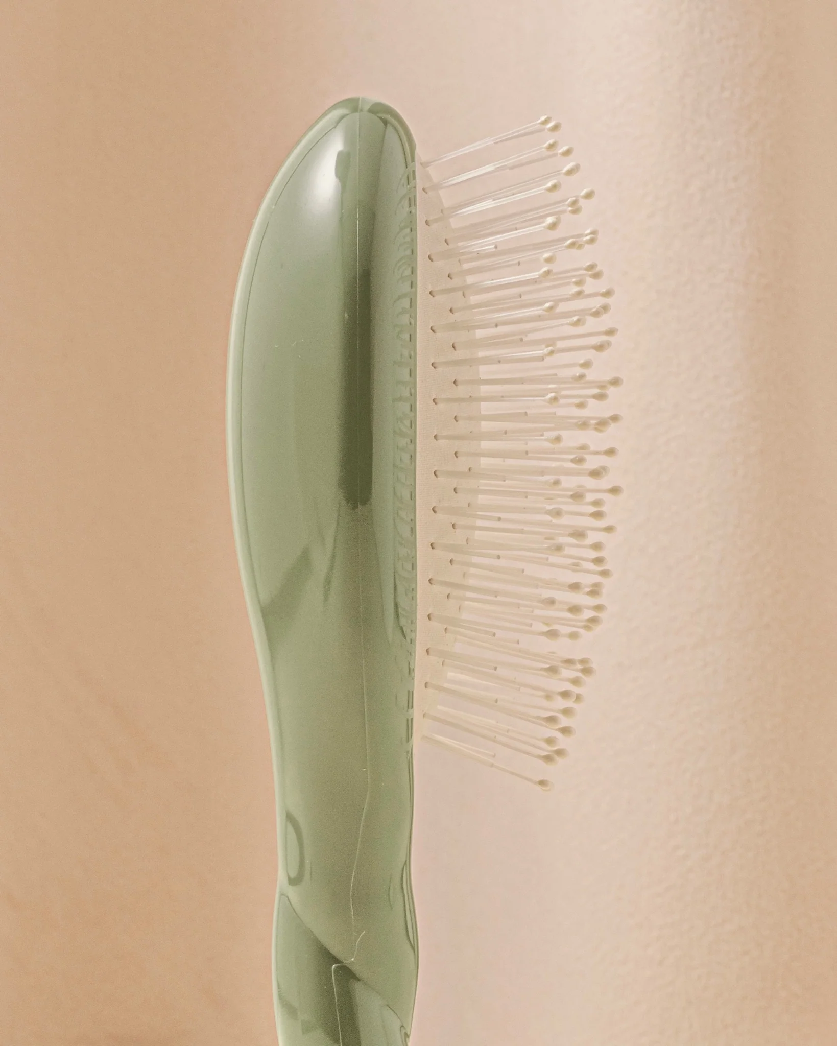 N.04 La Petite Brosse Démêlante & Massante La Miracle Vert Amande - Image 3