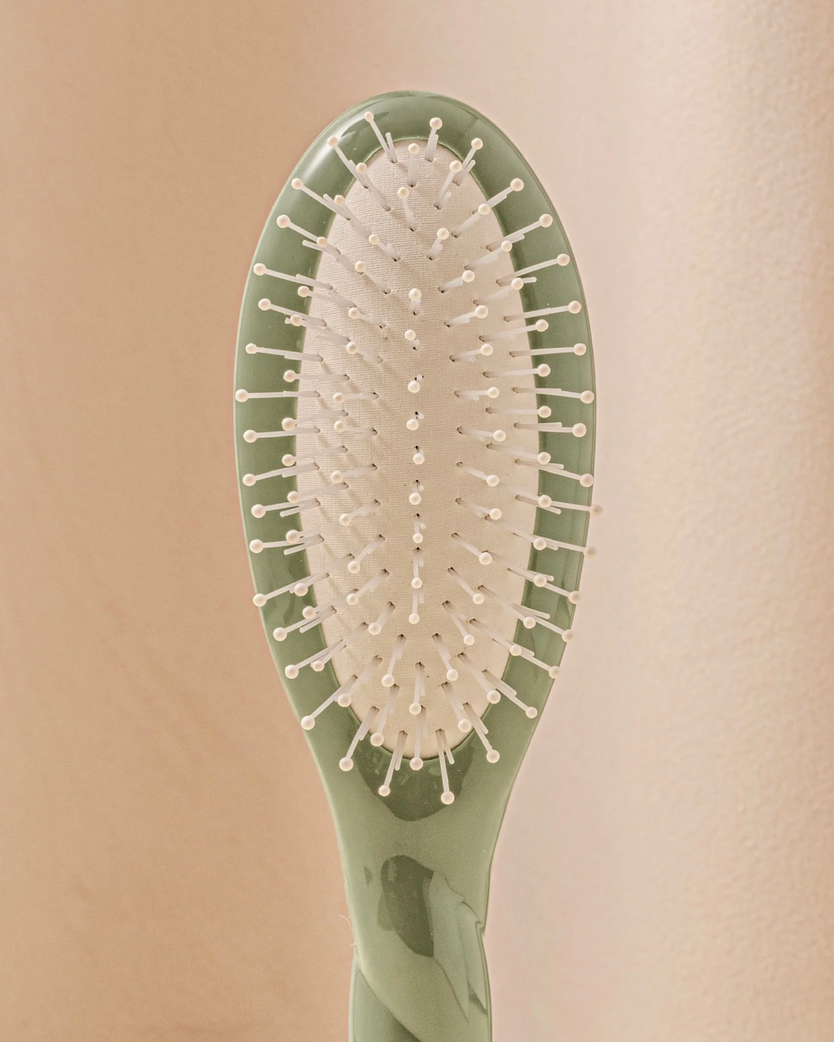 N.04 La Petite Brosse Démêlante & Massante La Miracle Vert Amande - Image 4