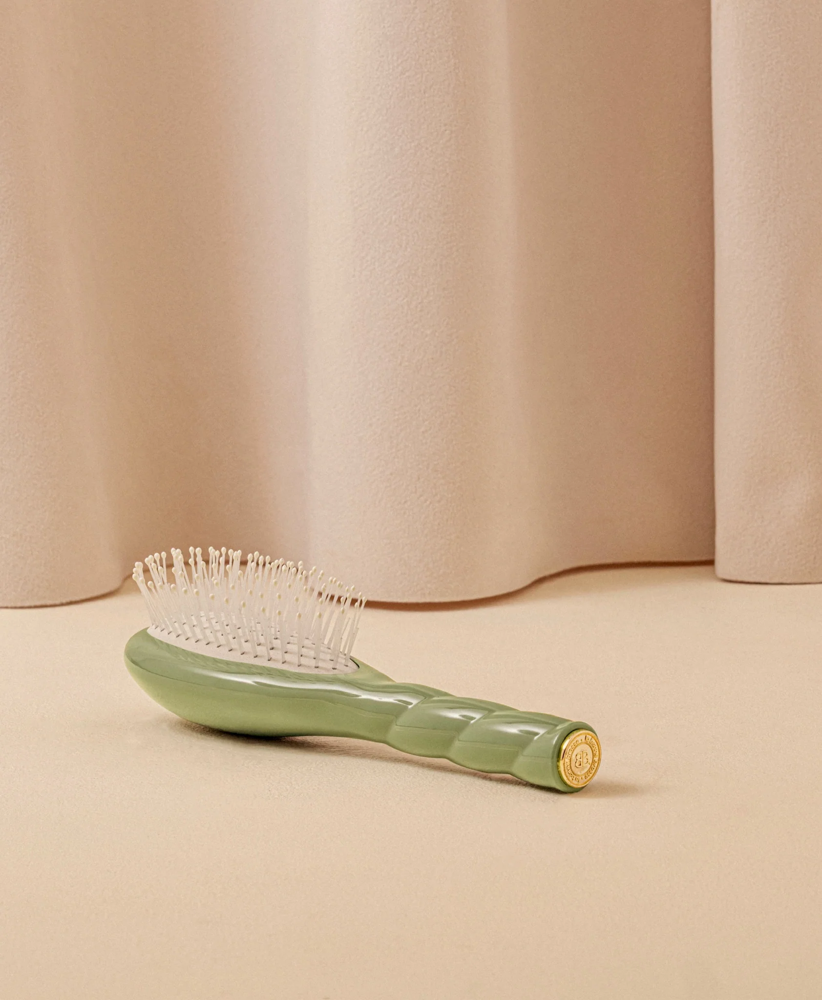 N.04 La Petite Brosse Démêlante & Massante La Miracle Vert Amande - Image 5