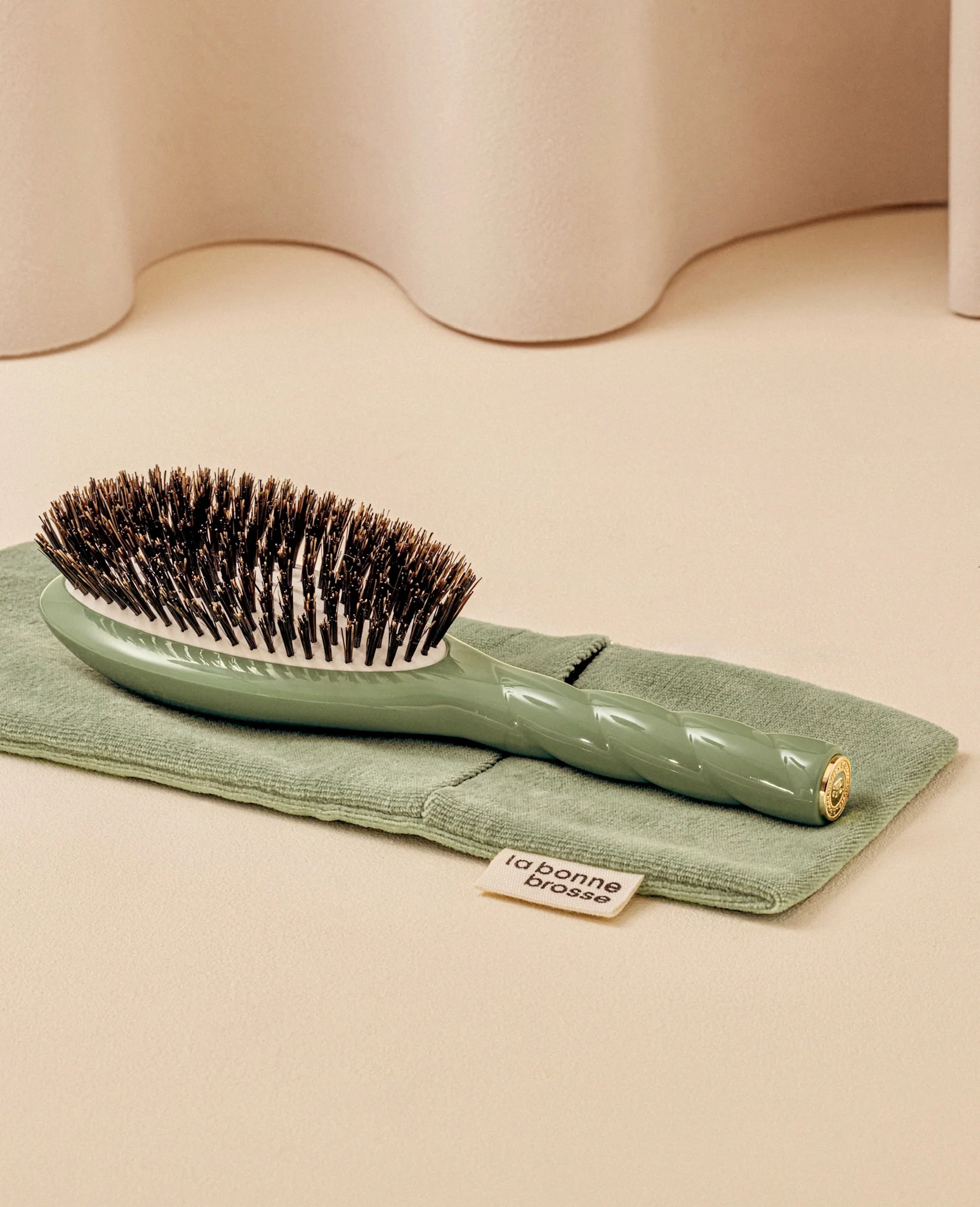 La Pochette "Grande Brosse" Vert Amande - Image 4