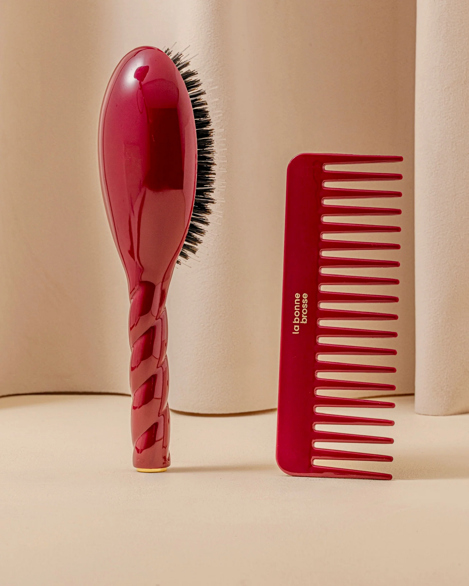 Le Peigne Large Démêlant en Acétate Rouge Cerise - Image 4