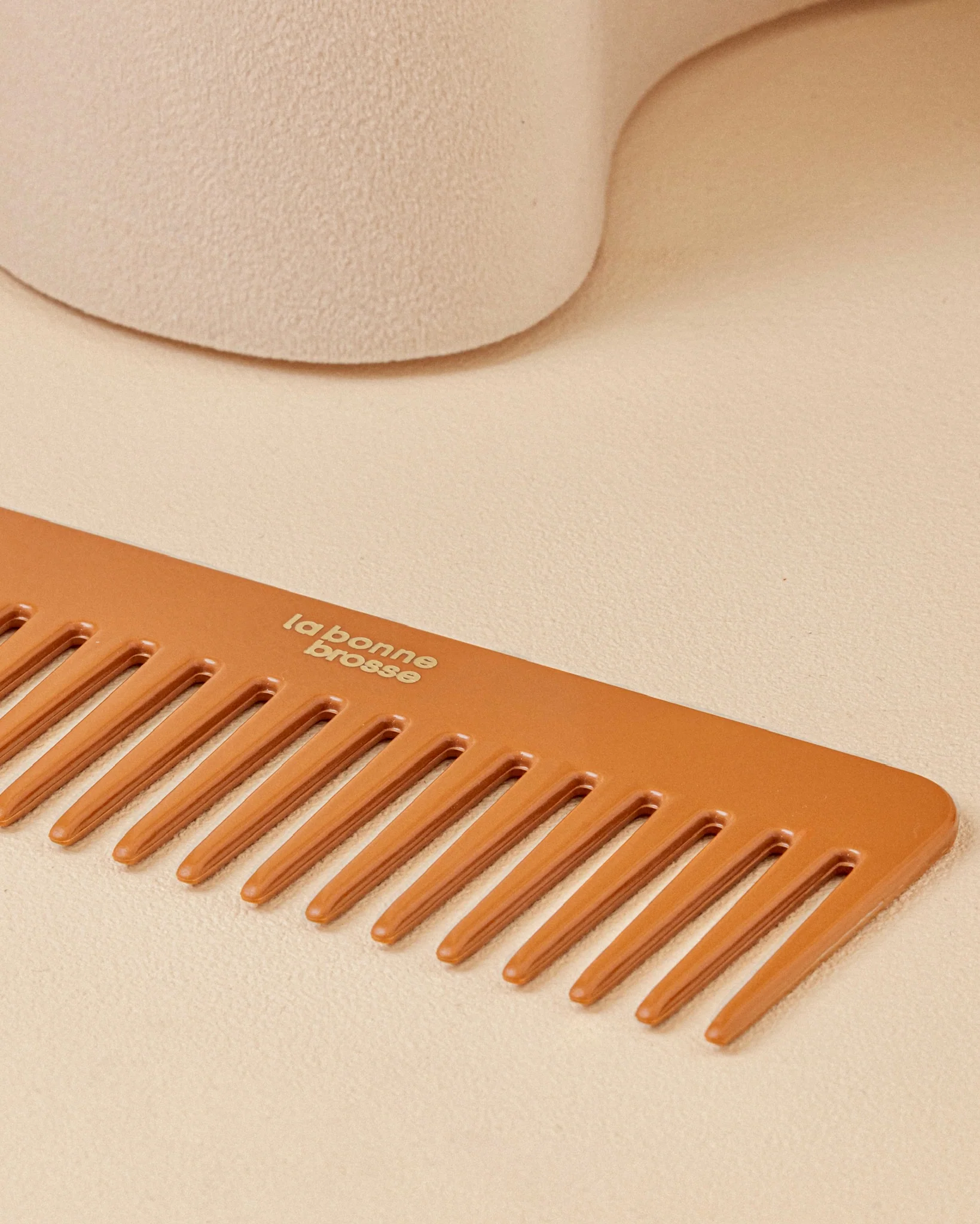 Le Peigne Large Démêlant en Acétate Terracotta - Image 4