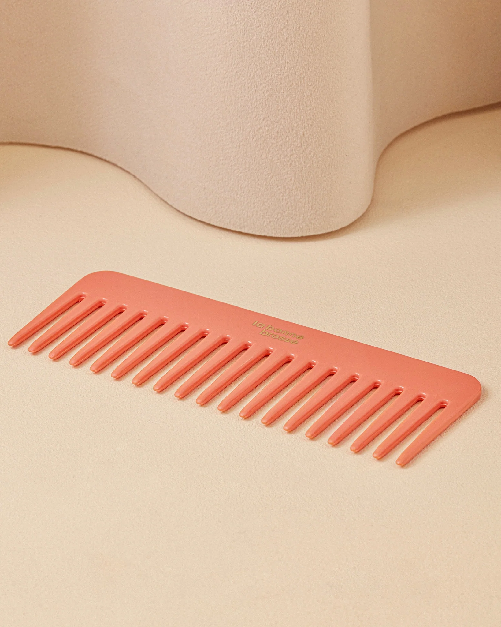 Le Peigne Large Démêlant en Acétate Corail - Image 3