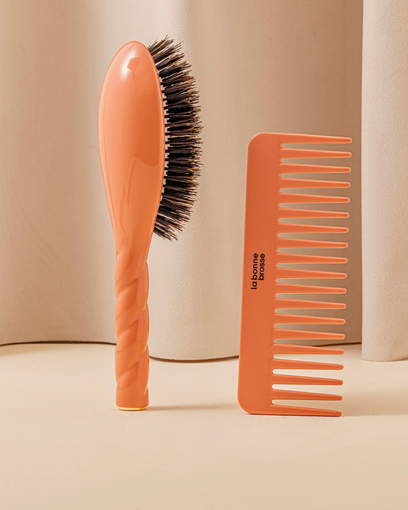 Le Peigne Large Démêlant en Acétate Corail - Image 5