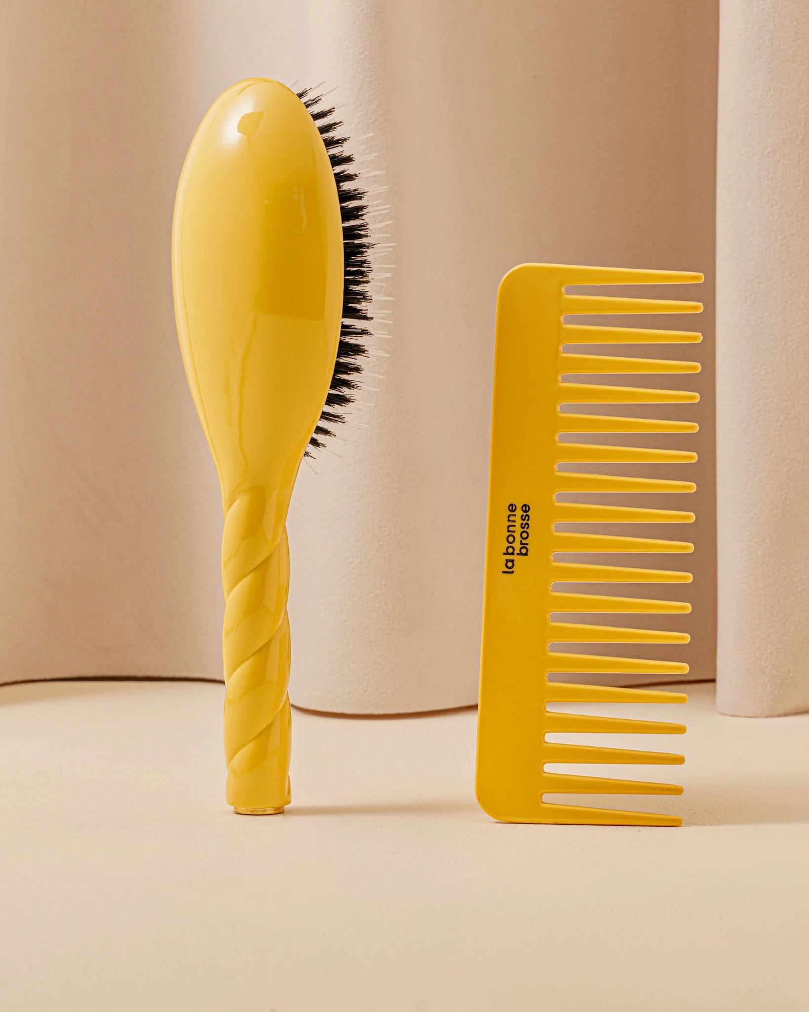 Le Peigne Large Démêlant en Acétate Jaune safran - Image 4