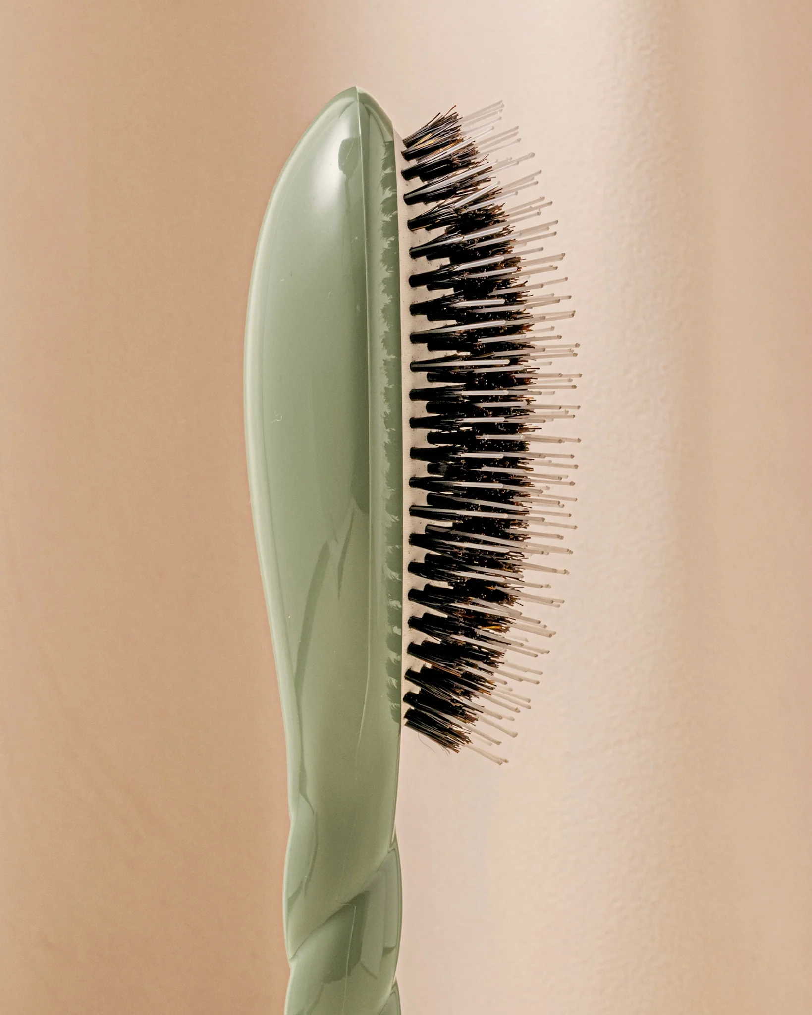 N.02 La Brosse Démêlante & Soin l'Indispensable Vert Amande - Image 3