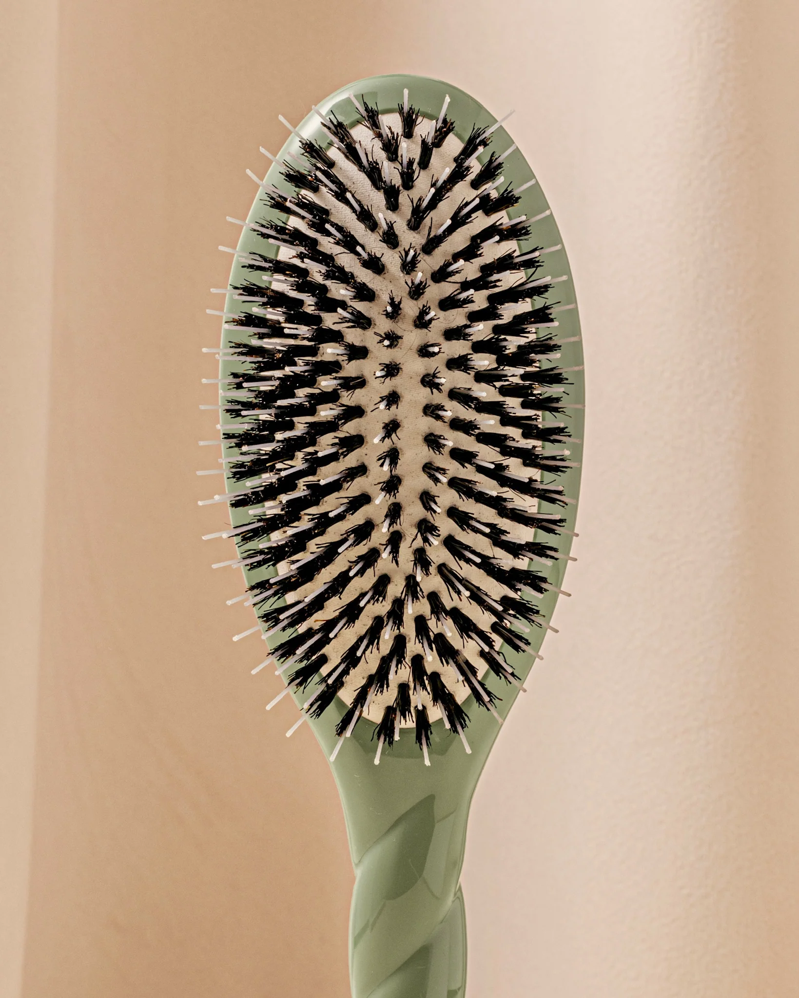 N.02 La Brosse Démêlante & Soin l'Indispensable Vert Amande - Image 4