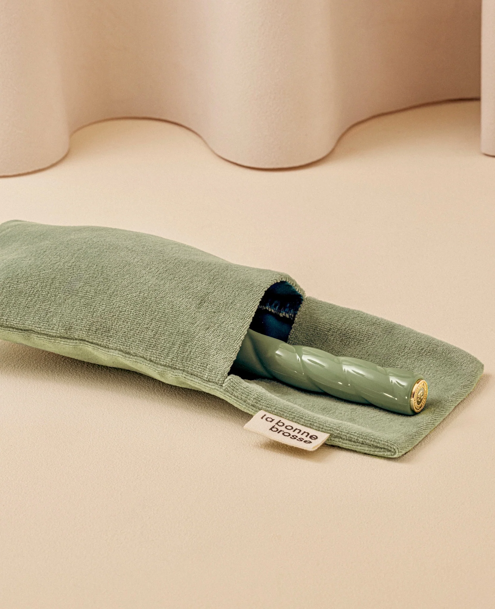 N.02 La Brosse Démêlante & Soin l'Indispensable Vert Amande - Image 5