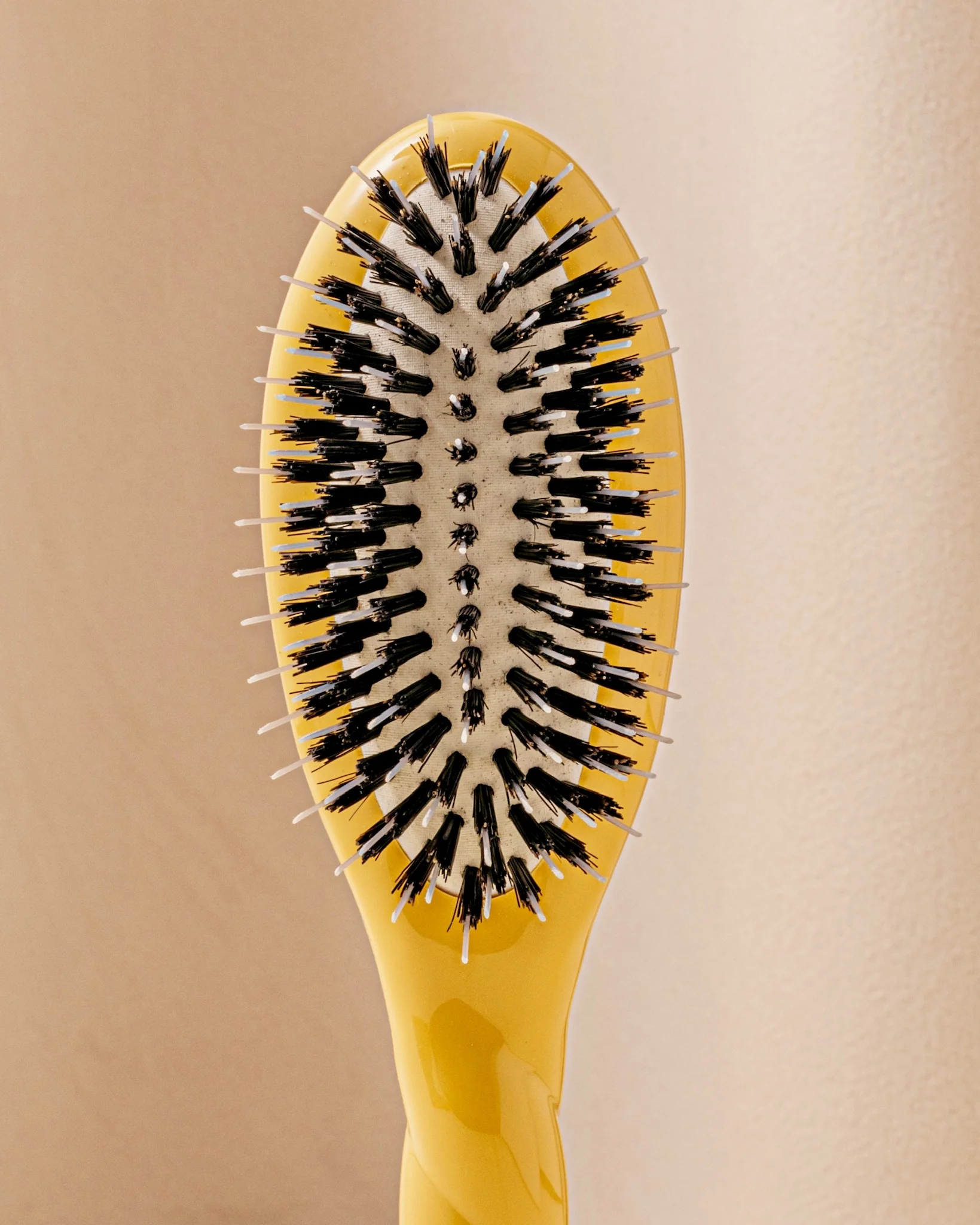 N.02 La Petite Brosse Démêlante & Soin l'Indispensable Jaune Safran - Image 3