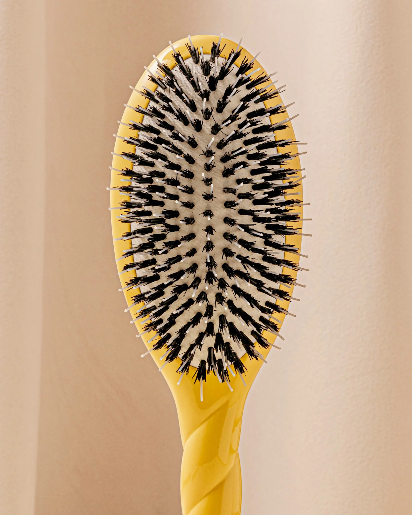 N.02 La Brosse Démêlante & Soin l'Indispensable Jaune Safran - Image 4