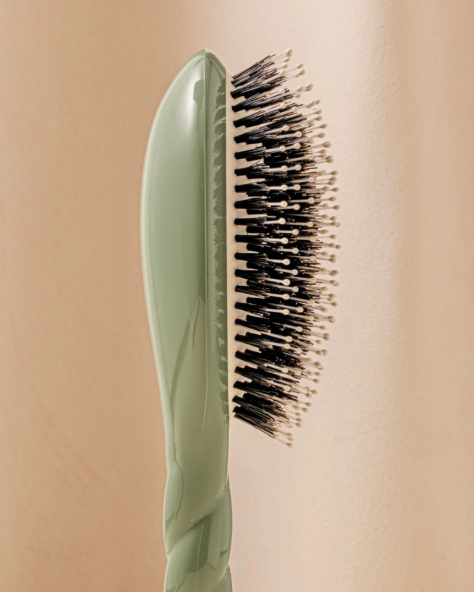 N.03 La Brosse Cuir Chevelu Sensible l'Indispensable Douceur Vert Amande - Image 3