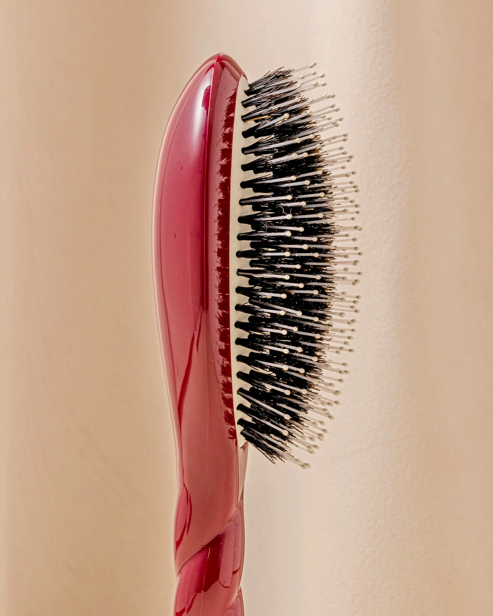 N.03 La Brosse Cuir Chevelu Sensible l'Indispensable Douceur Rouge Cerise - Image 3