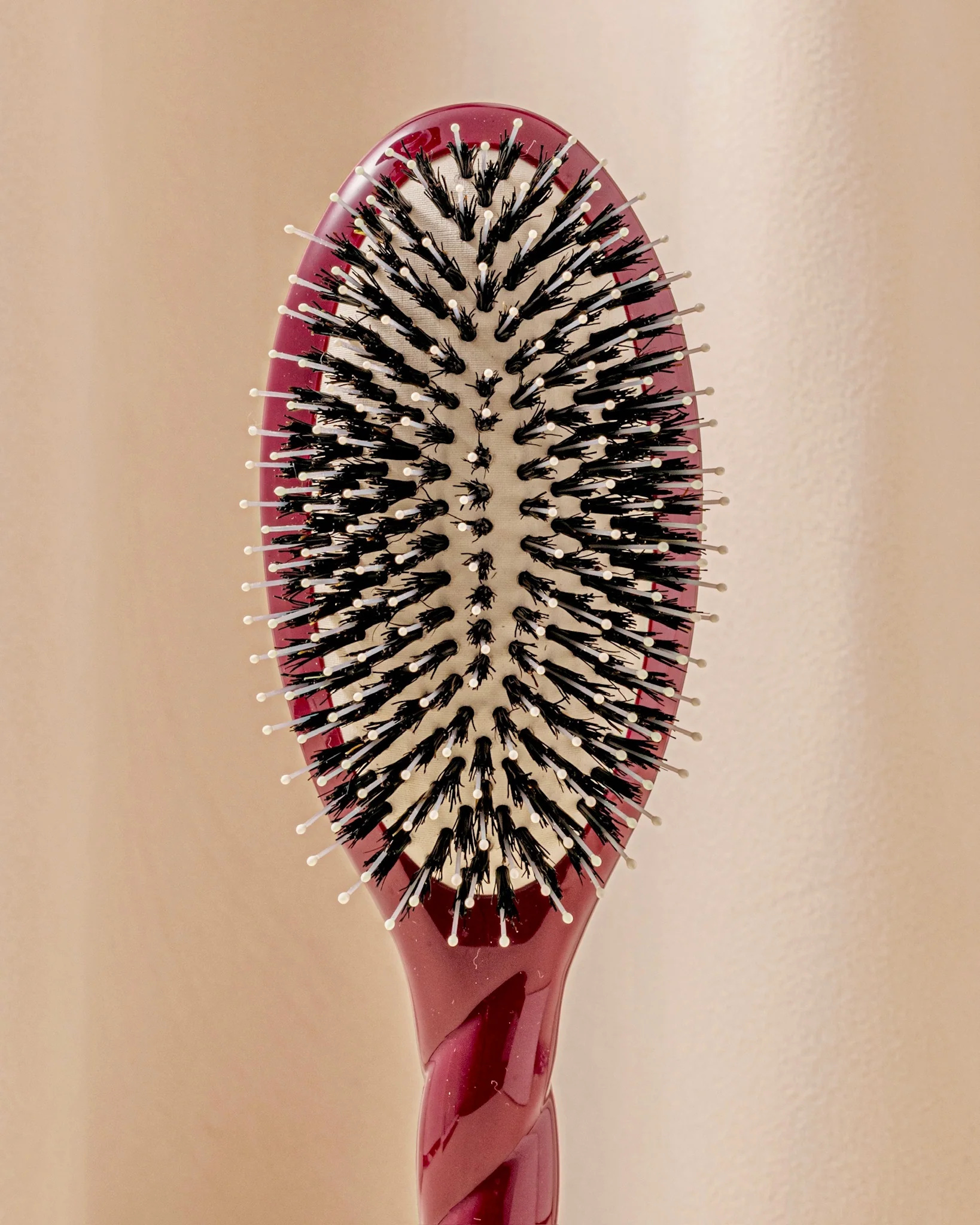 N.03 La Brosse Cuir Chevelu Sensible l'Indispensable Douceur Rouge Cerise - Image 4