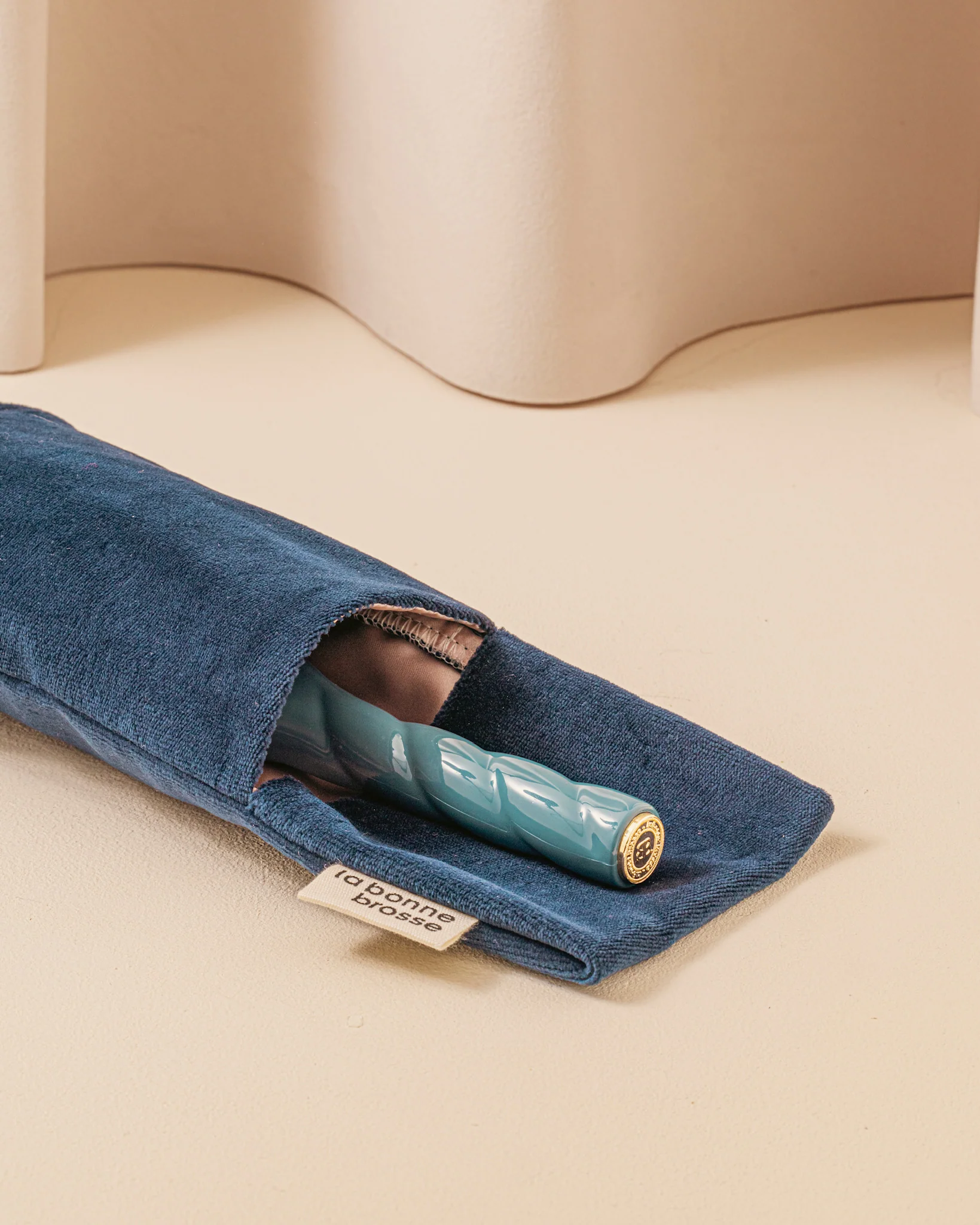 N.03 La Brosse Cuir Chevelu Sensible l'Indispensable Douceur Bleu Encre - Image 5