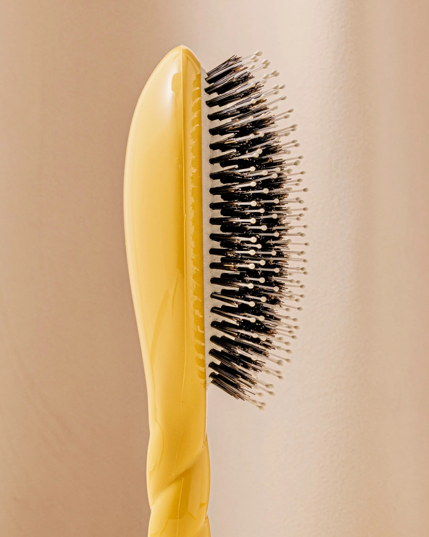 N.03 La Brosse Cuir Chevelu Sensible l'Indispensable Douceur Jaune Safran - Image 3