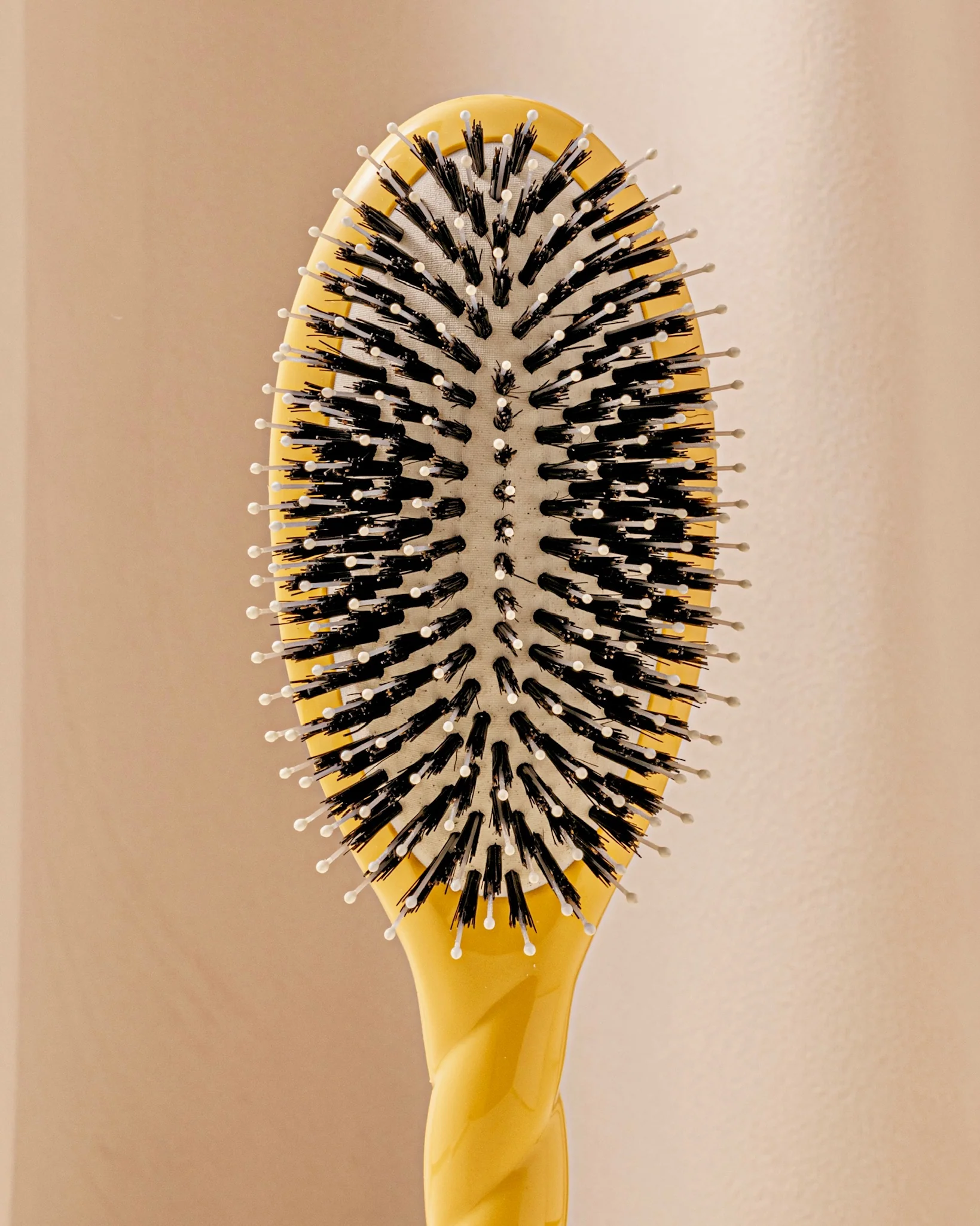 N.03 La Brosse Cuir Chevelu Sensible l'Indispensable Douceur Jaune Safran - Image 4
