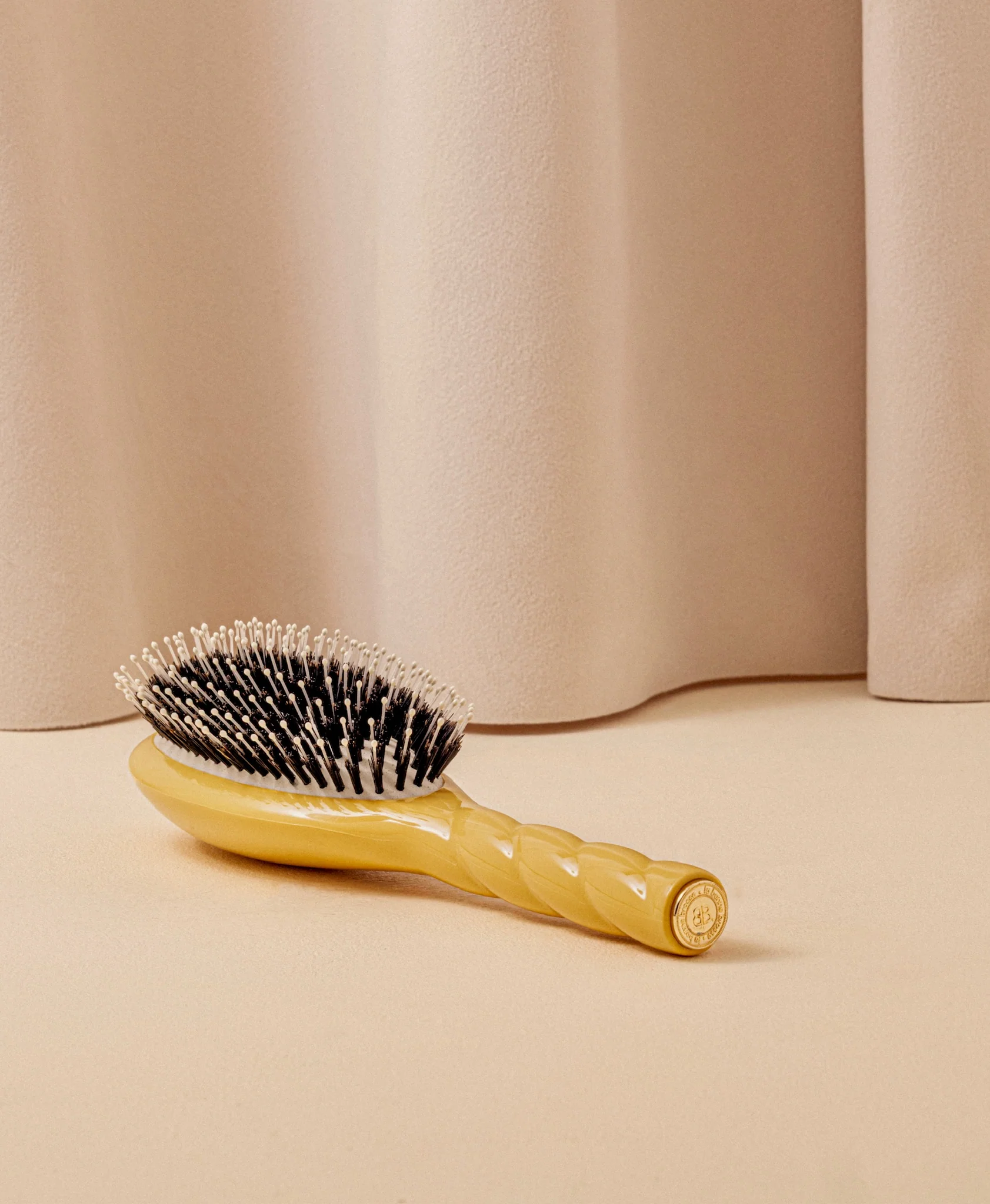 N.03 La Brosse Cuir Chevelu Sensible l'Indispensable Douceur Jaune Safran - Image 5