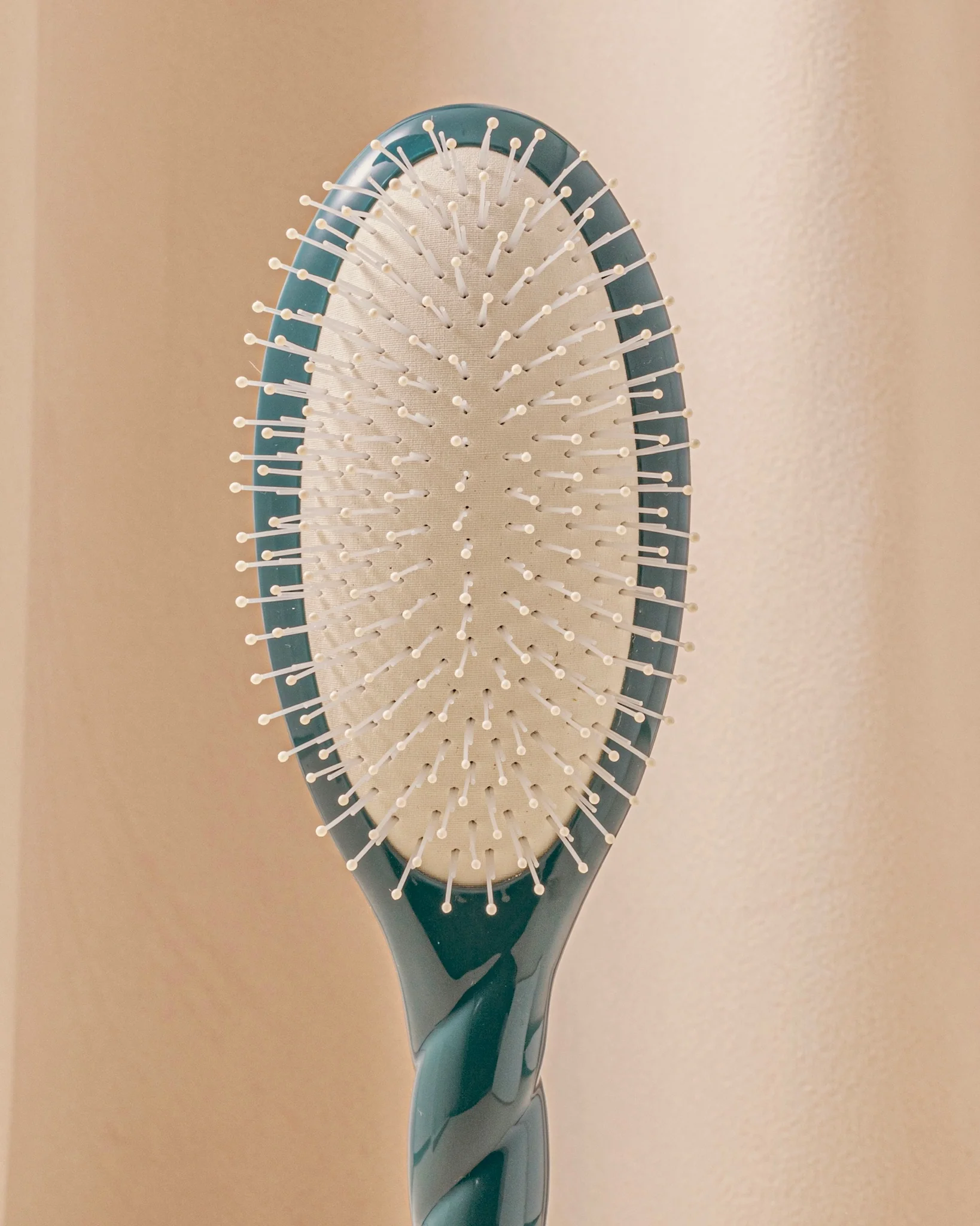 N.04 La Brosse Démêlante & Massante La Miracle Bleu Encre - Image 4