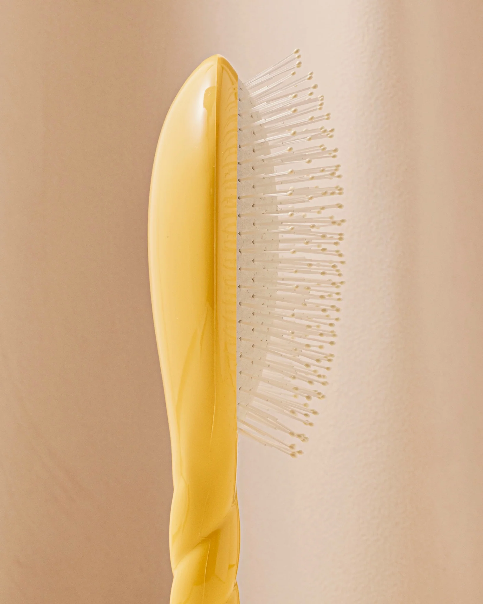 N.04 La Brosse Démêlante & Massante La Miracle Jaune Safran - Image 3