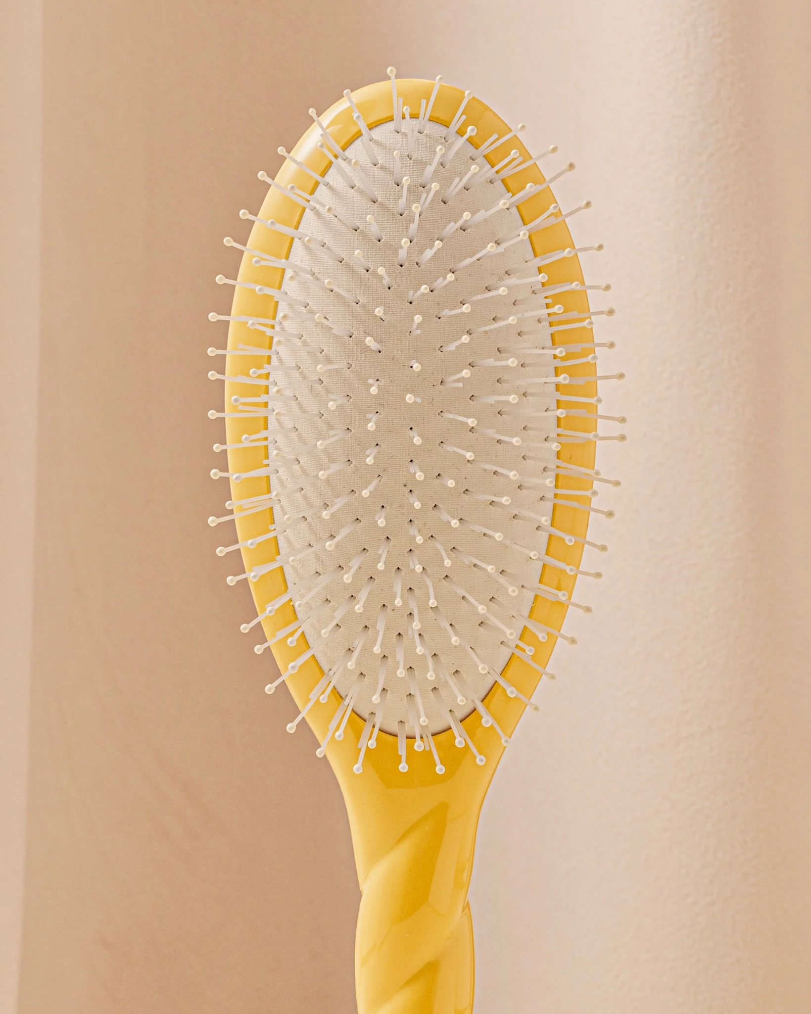N.04 La Brosse Démêlante & Massante La Miracle Jaune Safran - Image 4