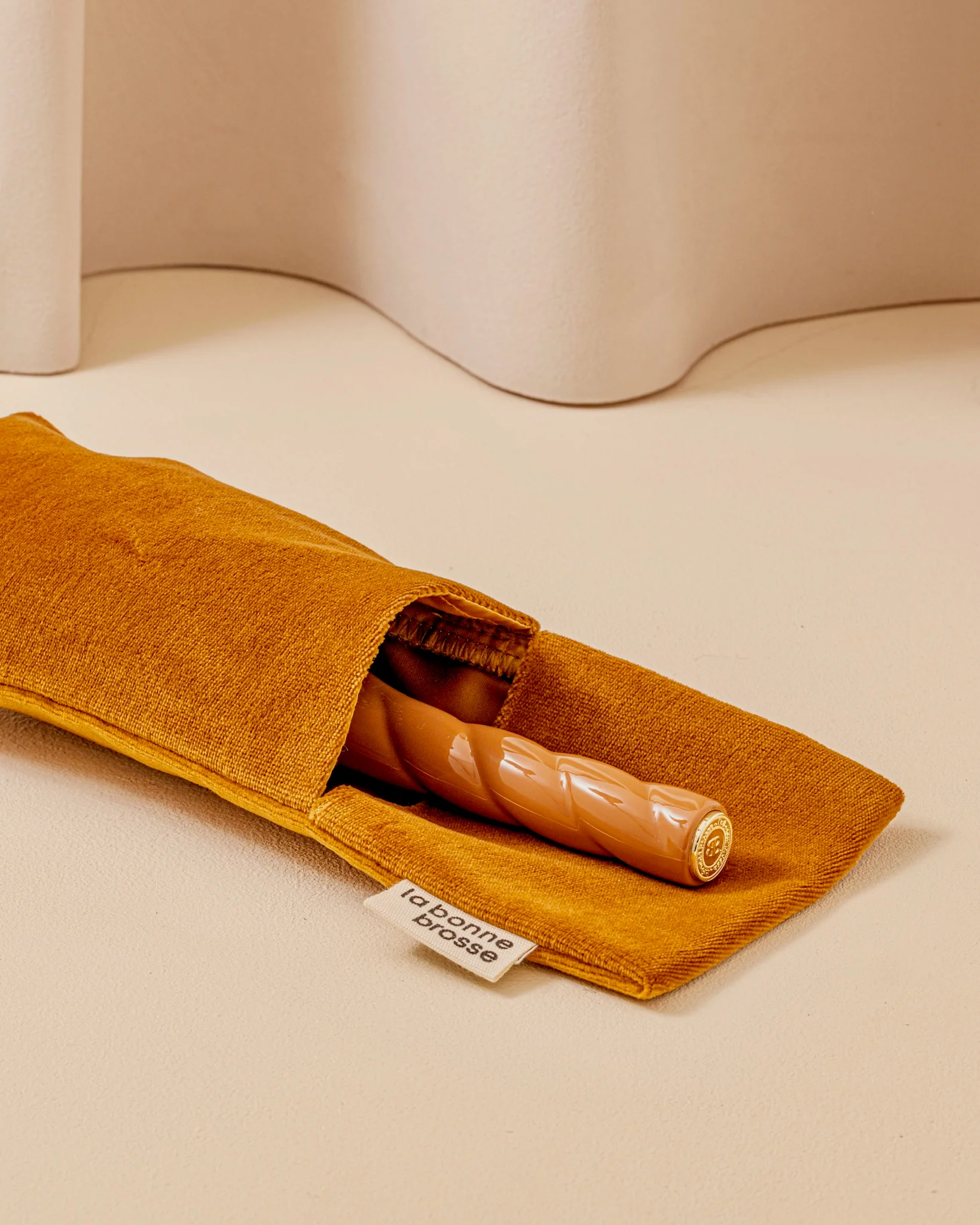 N.04 La Brosse Démêlante & Massante La Miracle Terracotta - Image 5