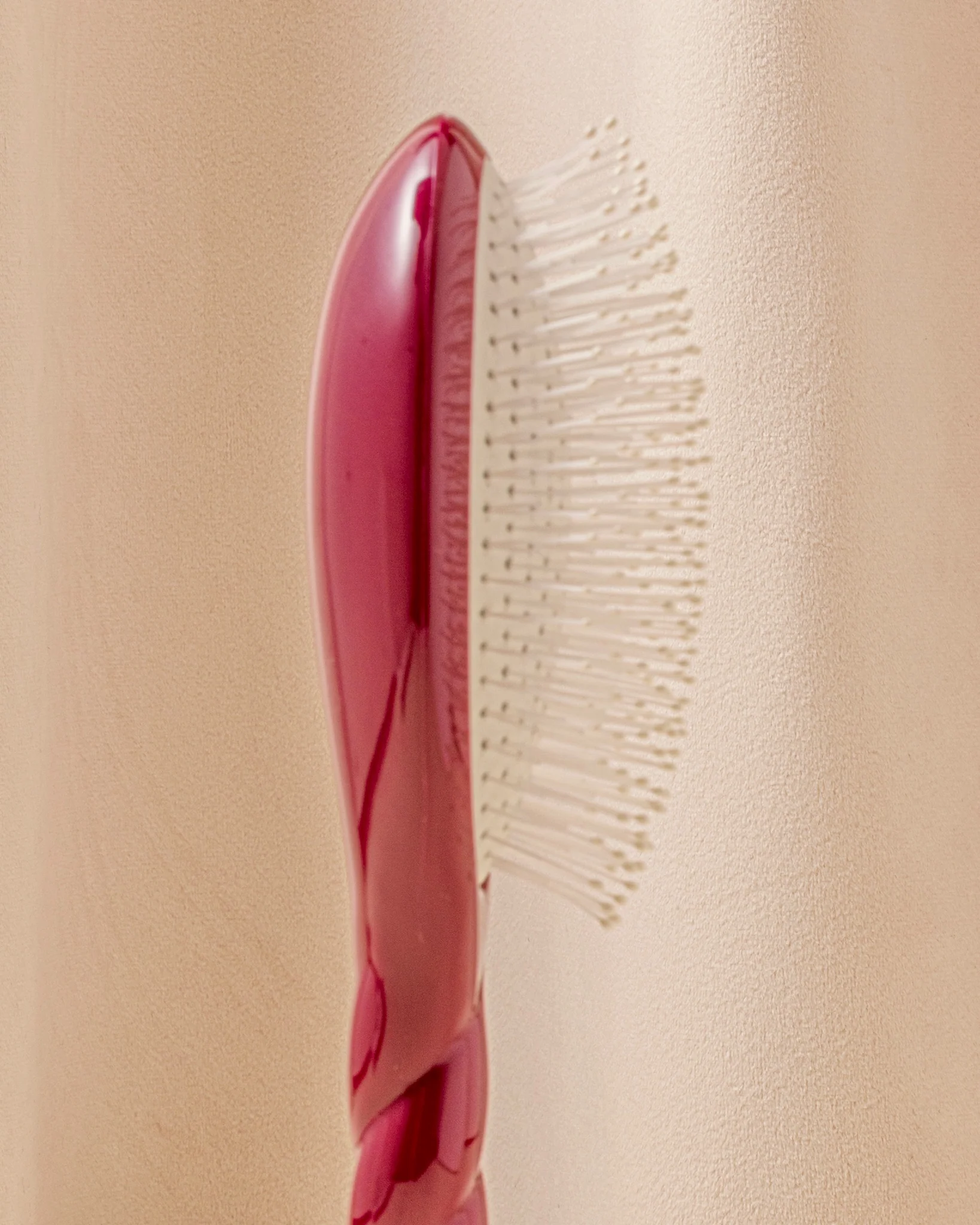 N.04 La Brosse Démêlante & Massante La Miracle Rouge Cerise - Image 3