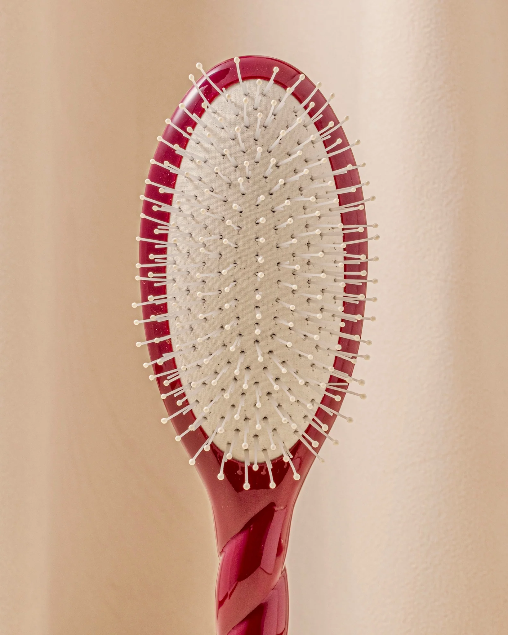 N.04 La Brosse Démêlante & Massante La Miracle Rouge Cerise - Image 4