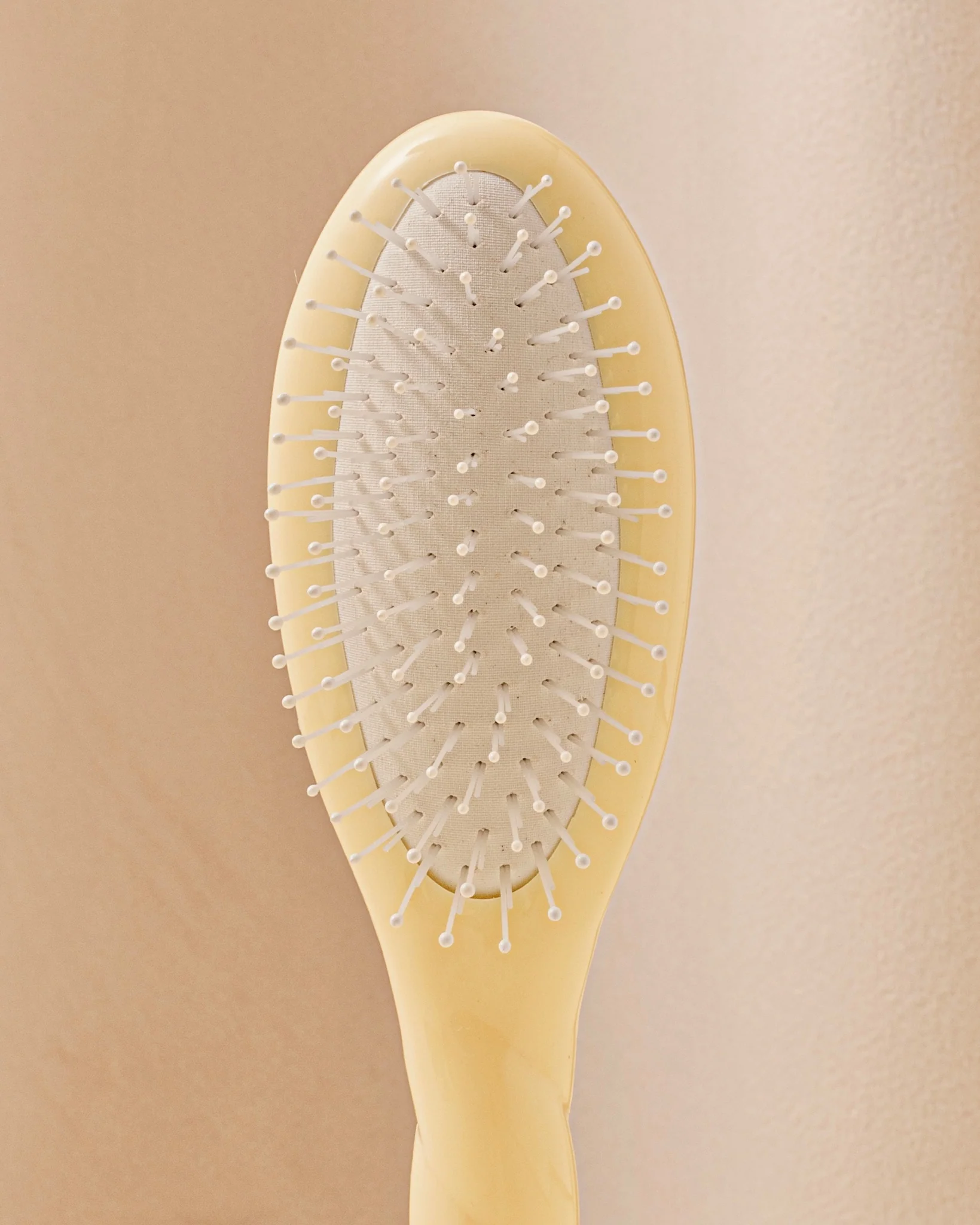 N.04 La Petite Brosse Démêlante & Massante La Miracle Ivoire Cair - Image 4