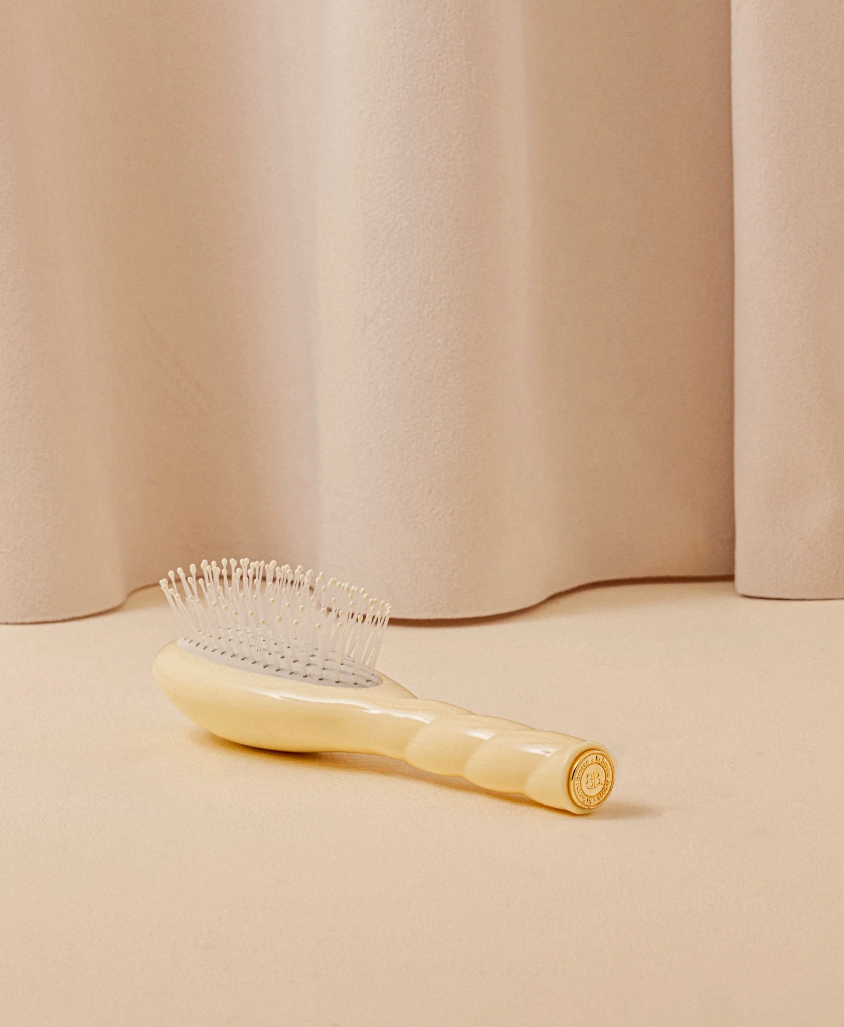 N.04 La Petite Brosse Démêlante & Massante La Miracle Ivoire Cair - Image 5